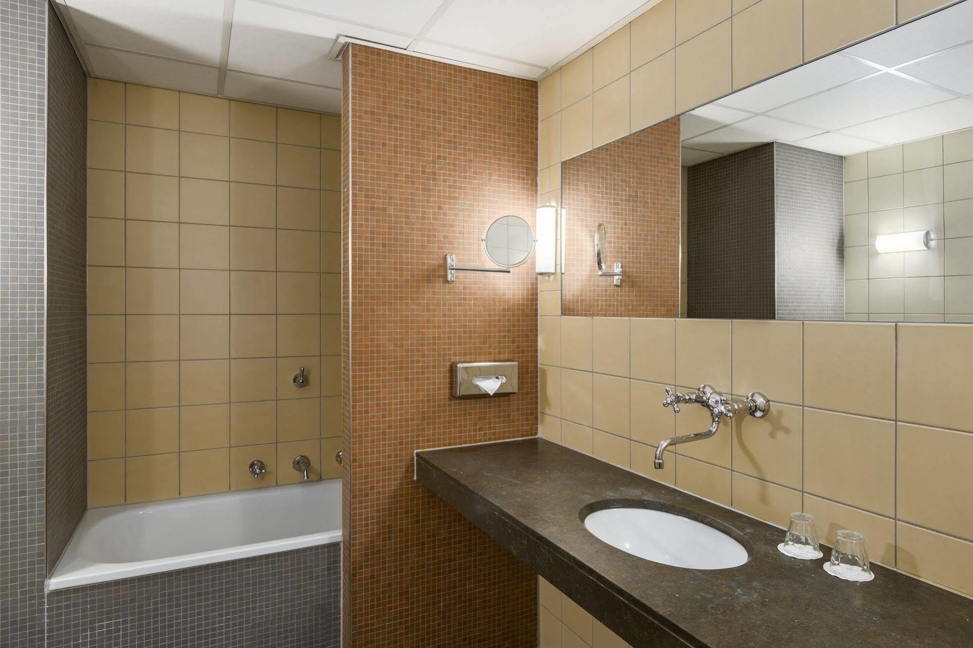 Hotel Halbert Гронинген Экстерьер фото
